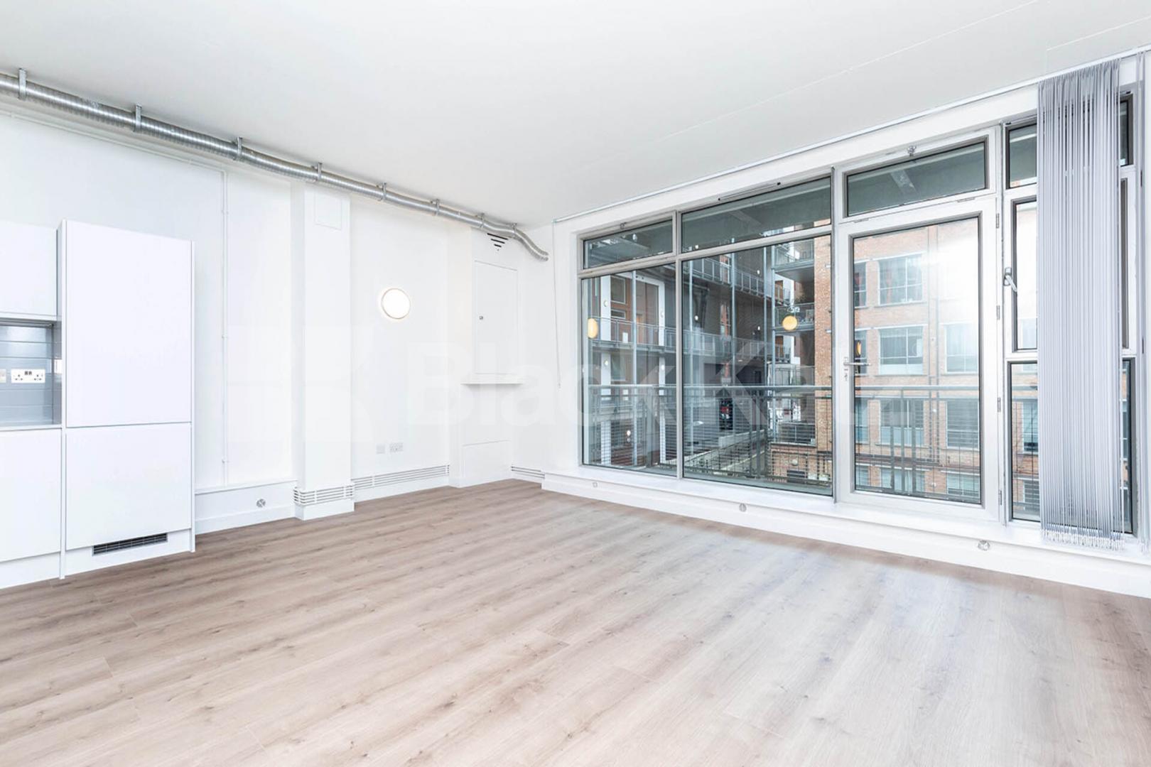 Modern Live/work apartment with loft style features in the popular Dalston Ability Plaza - Kingsland Road, Dalston